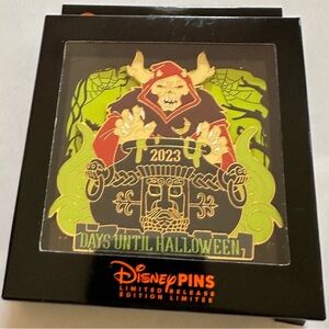 Disney 2023 Limited edition days until halloween pin brand new